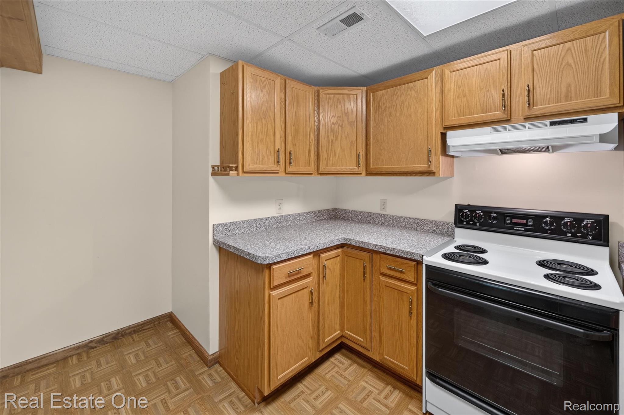 5128 Queensway Property Photo 41