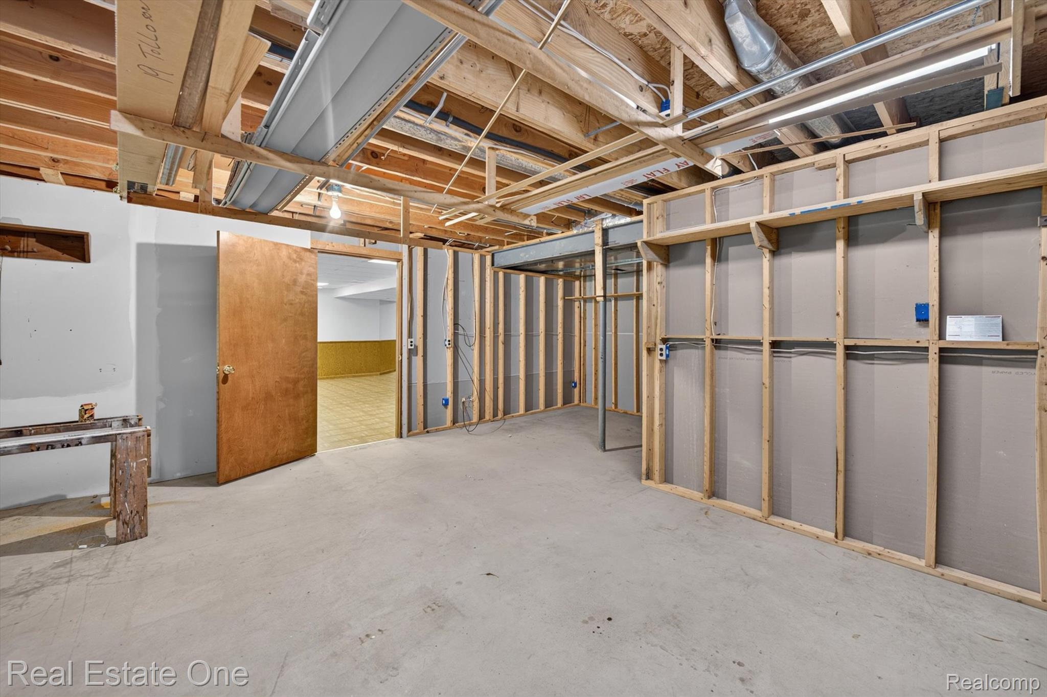 5128 Queensway Property Photo 44