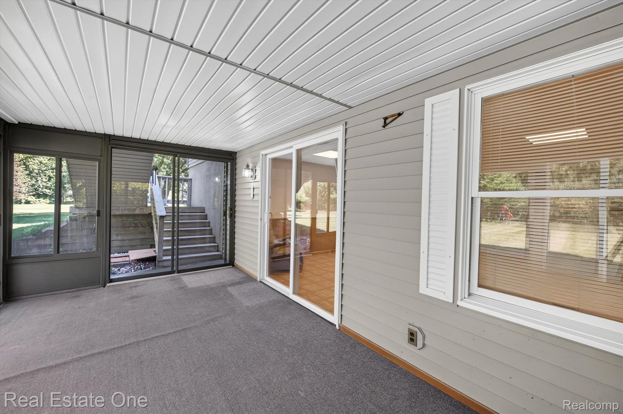 5128 Queensway Property Photo 49