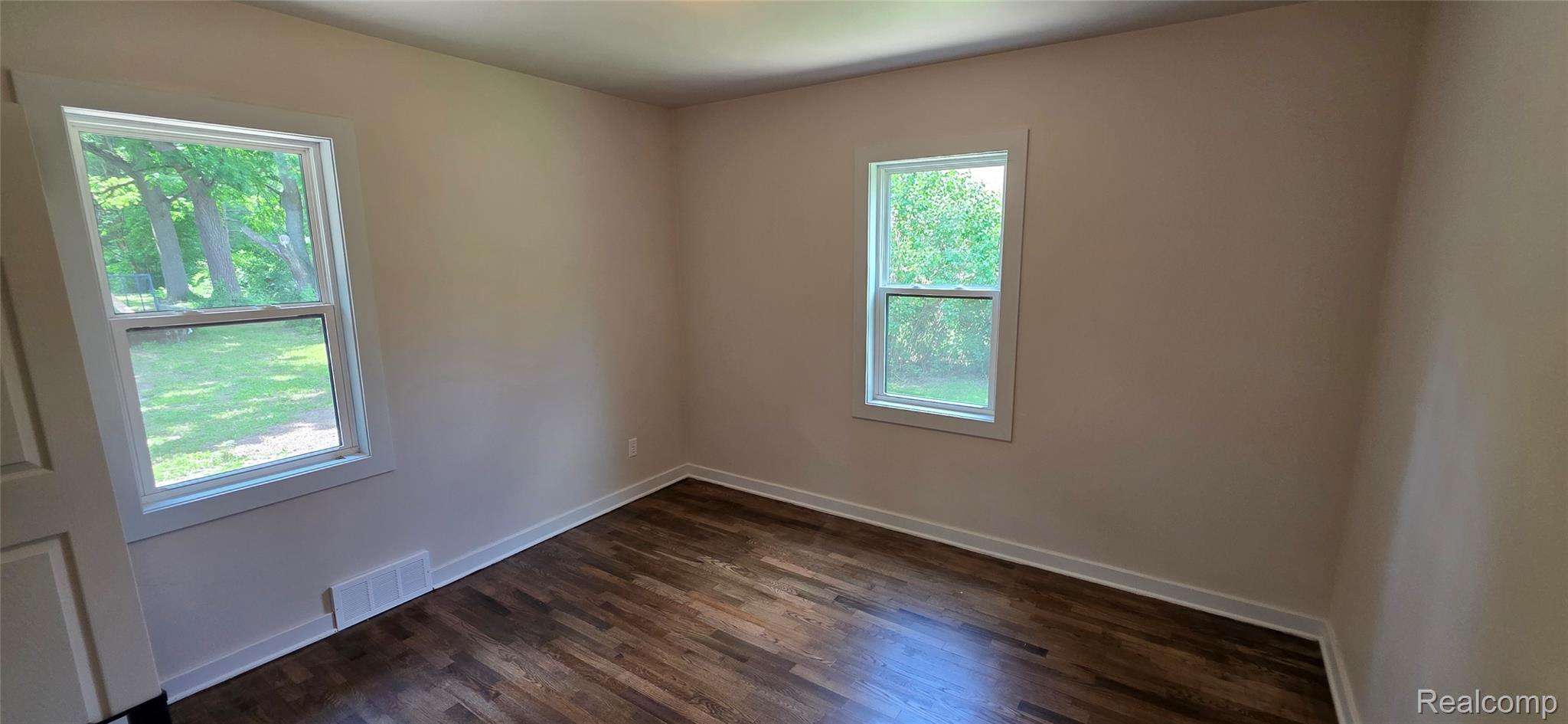 9205 Neff Road Property Photo 12