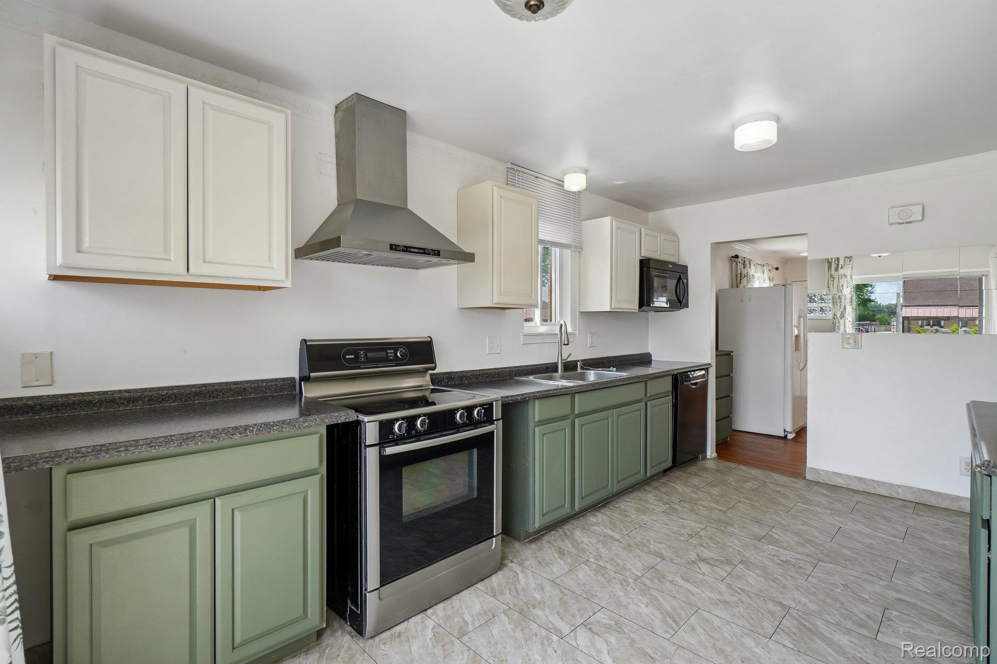 8401 18 Mile Road 112 Property Photo 9