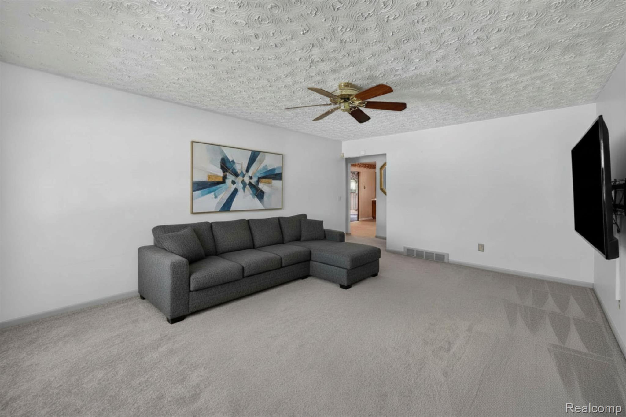 2721 Edgefield Drive Property Photo 3