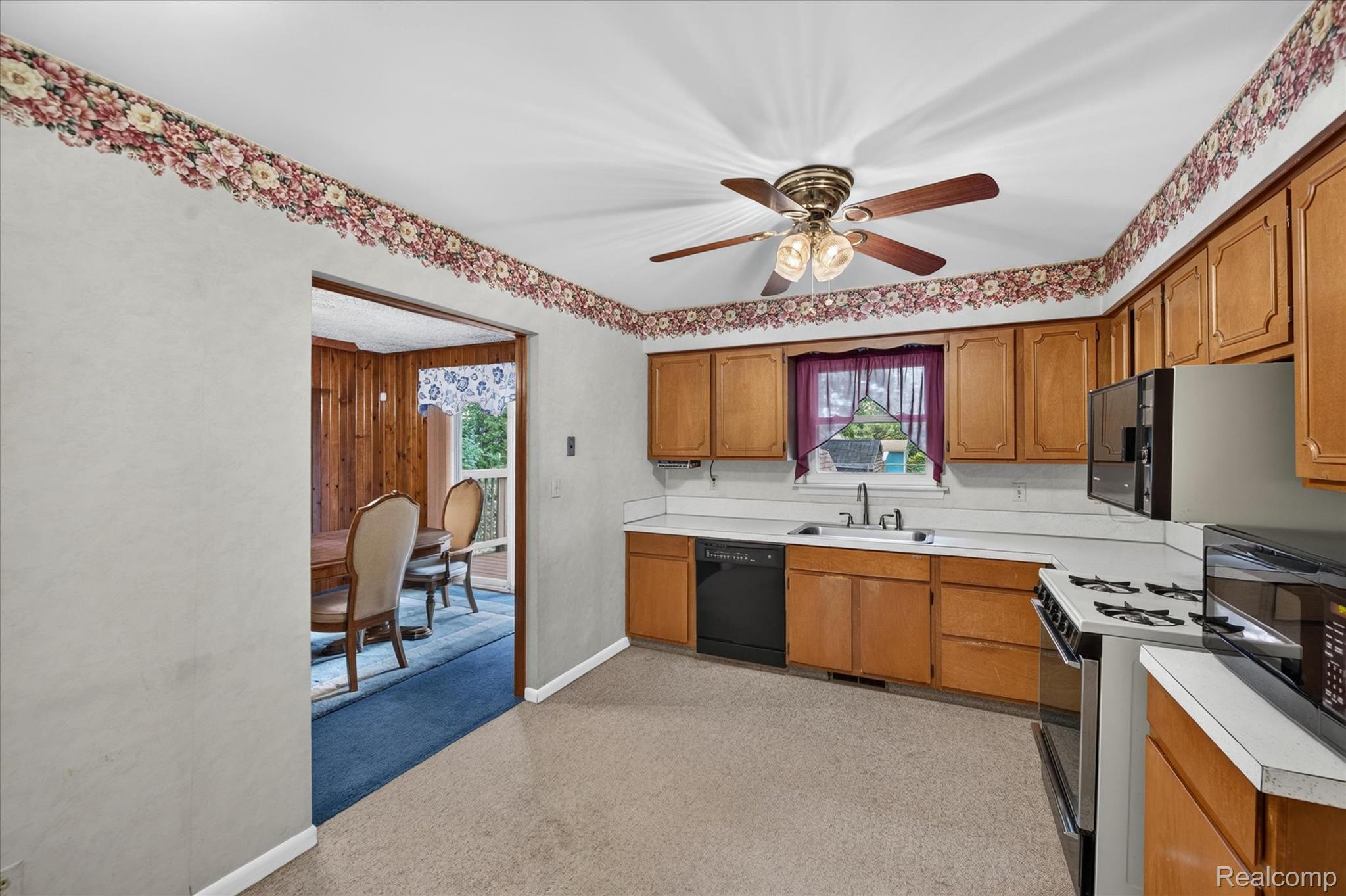 2721 Edgefield Drive Property Photo 6