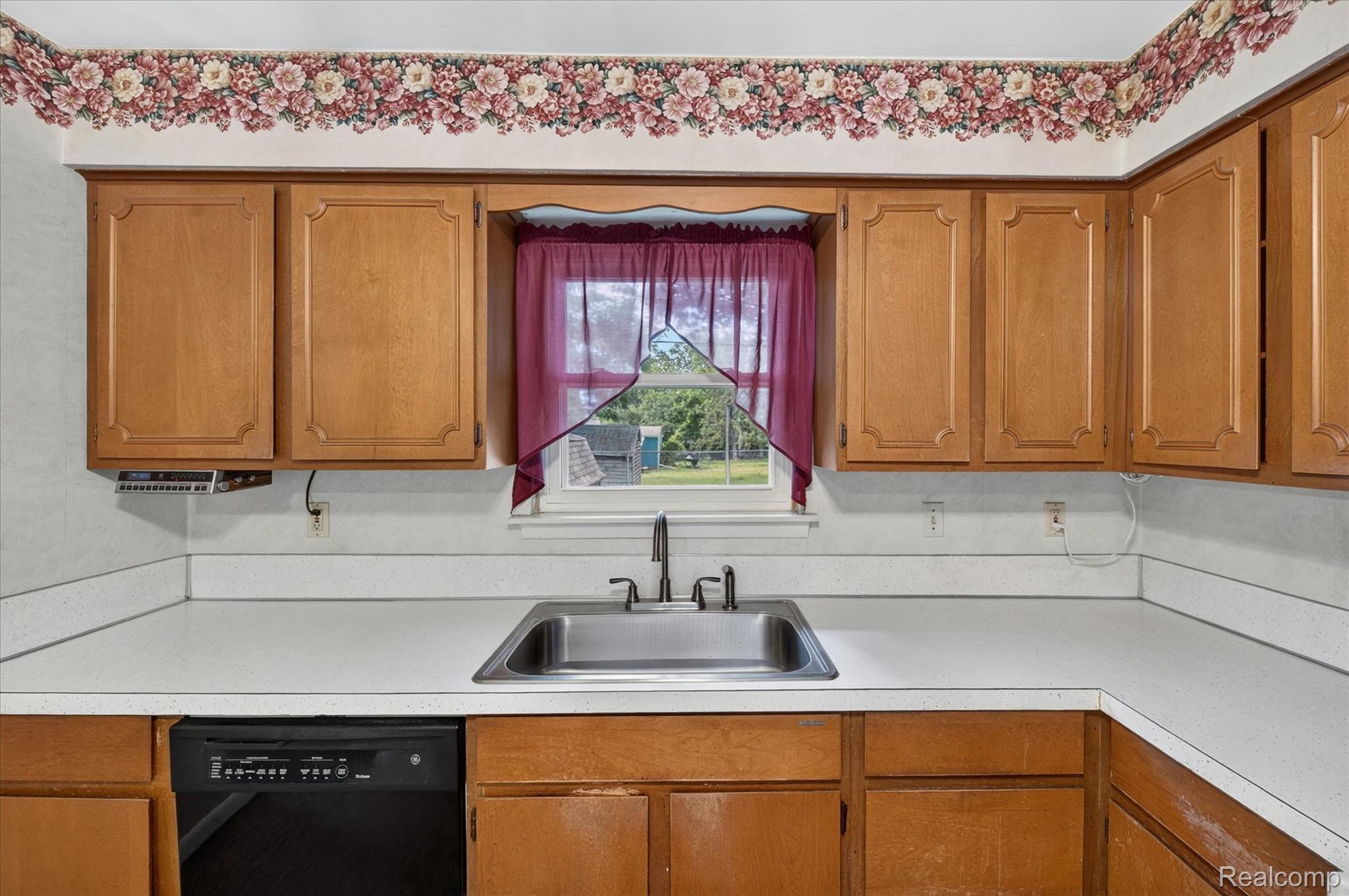 2721 Edgefield Drive Property Photo 7