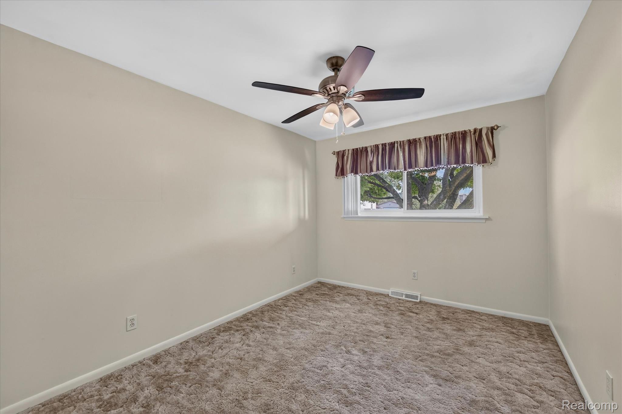 2721 Edgefield Drive Property Photo 13