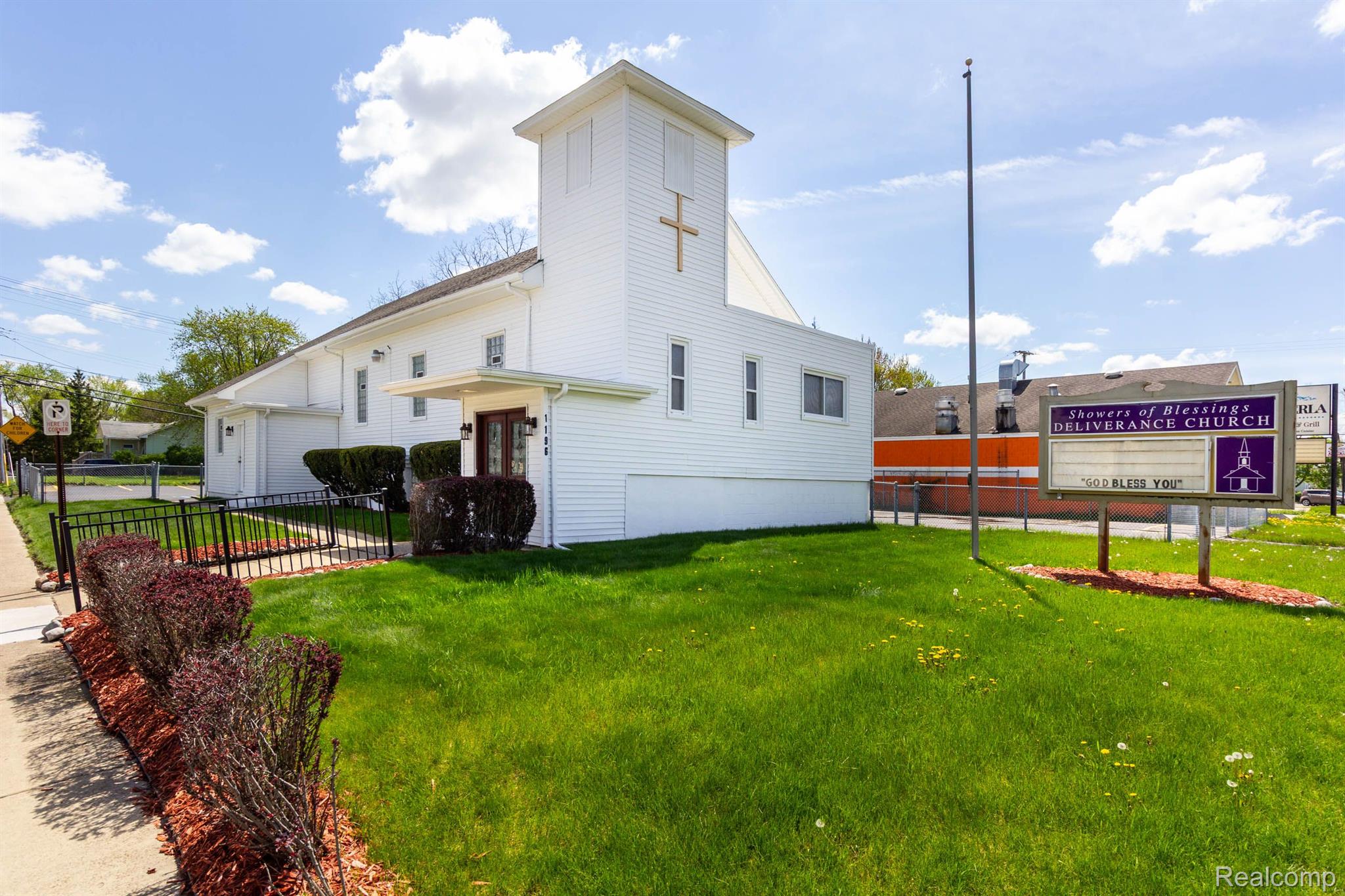 1196 Joslyn Avenue Property Photo 3