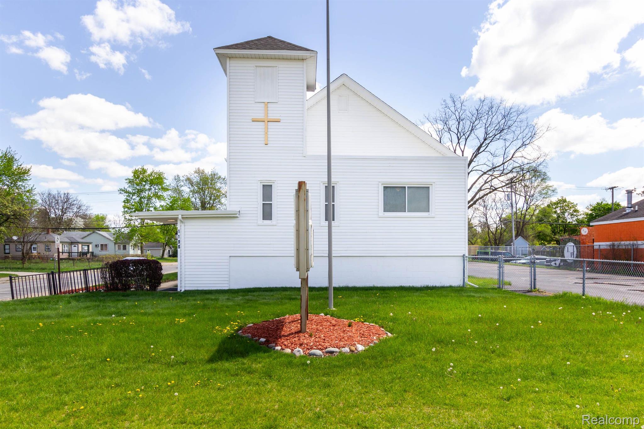 1196 Joslyn Avenue Property Photo 4