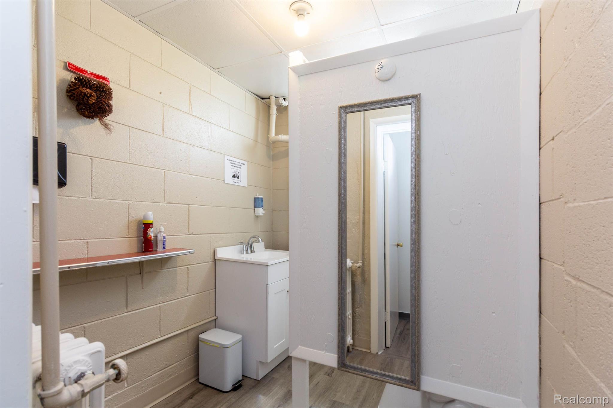 1196 Joslyn Avenue Property Photo 25