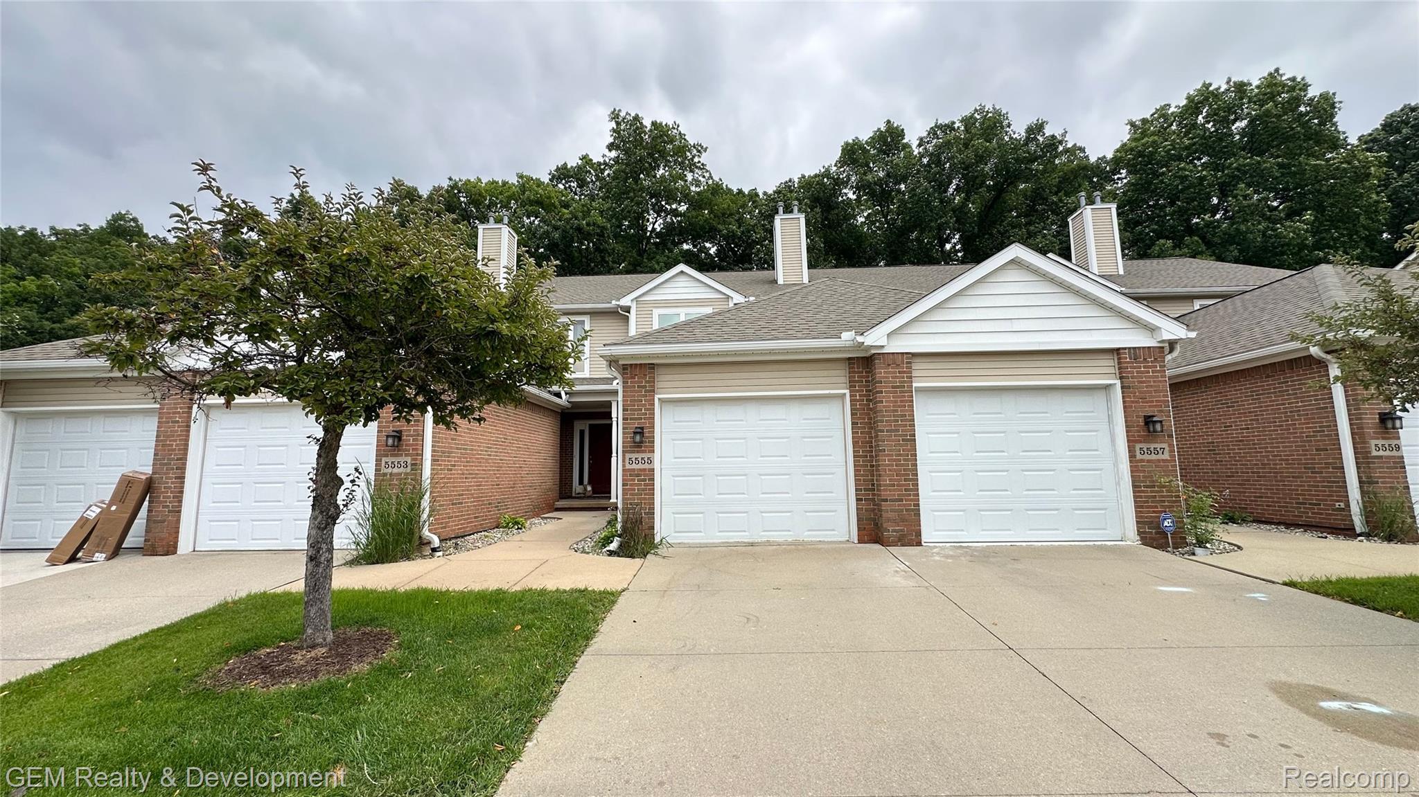 5555 WOODRUFF SHORE Drive Property Photo 1