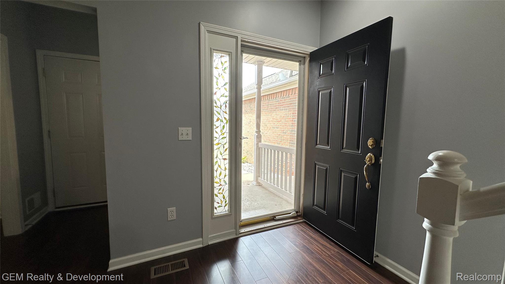 5555 Woodruff Shore Drive Property Photo 4