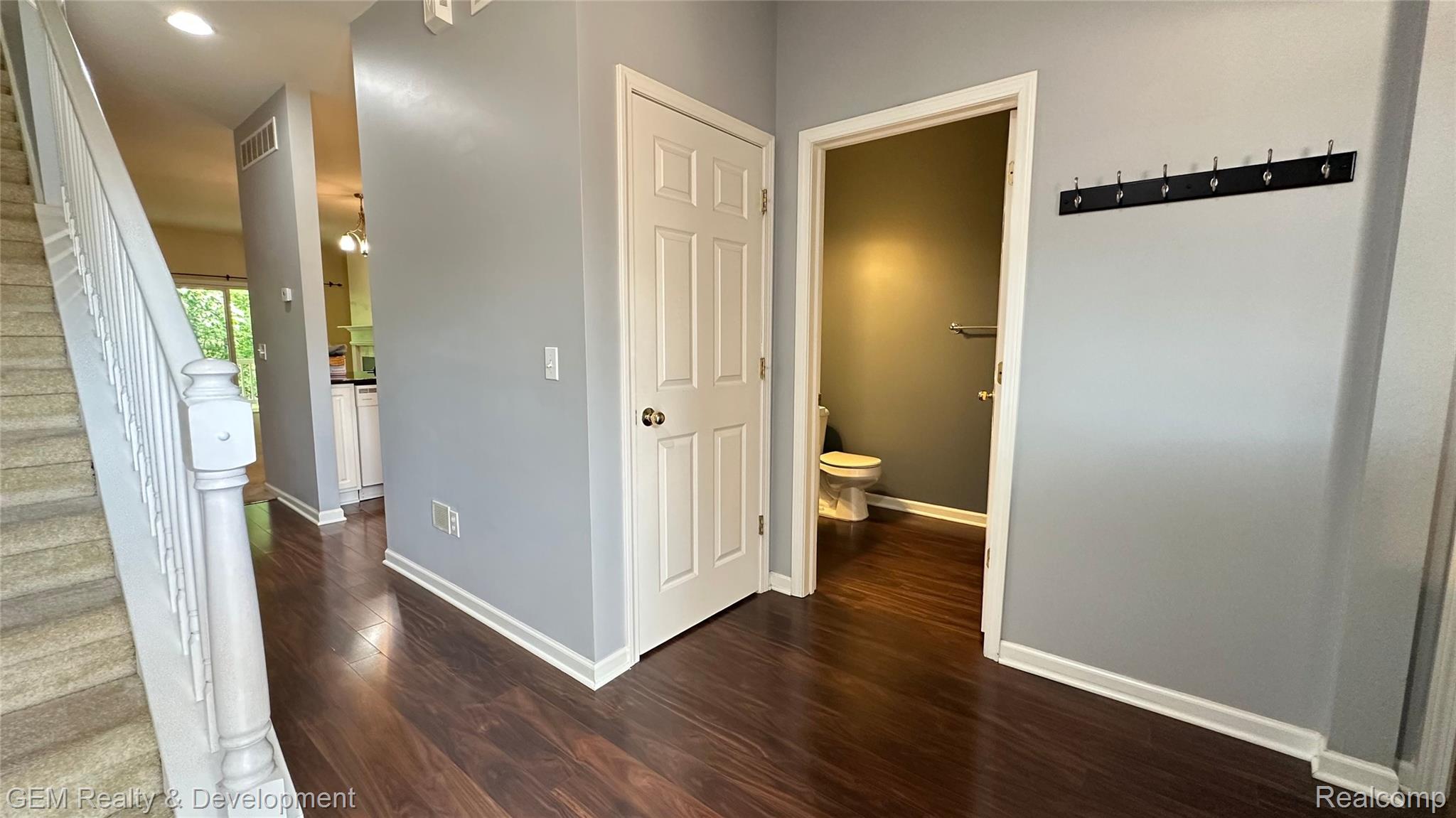 5555 Woodruff Shore Drive Property Photo 5
