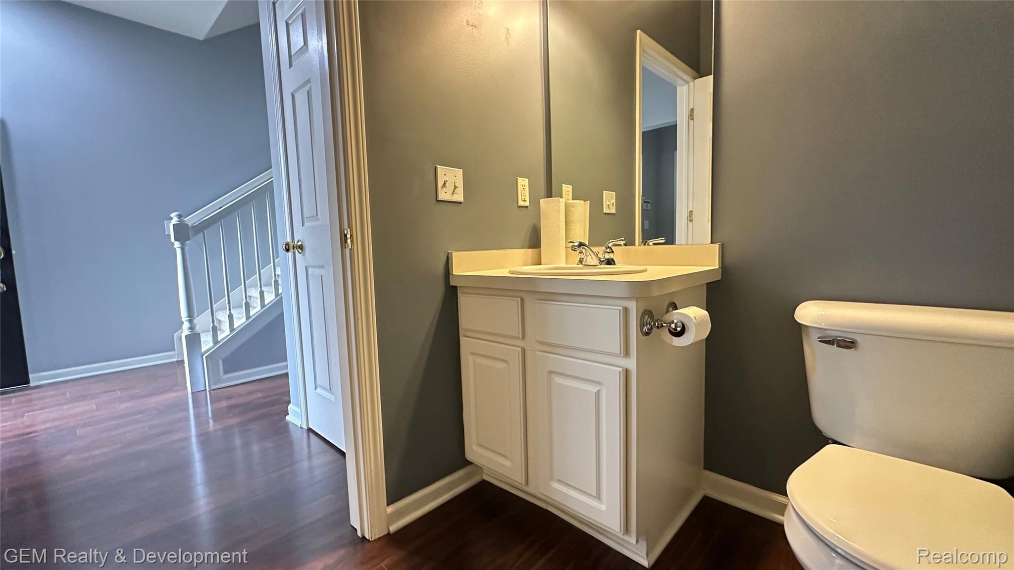 5555 Woodruff Shore Drive Property Photo 6