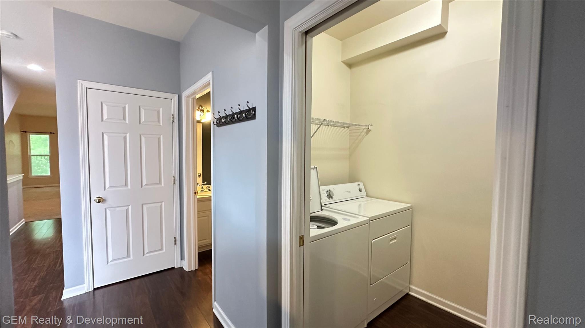 5555 Woodruff Shore Drive Property Photo 7