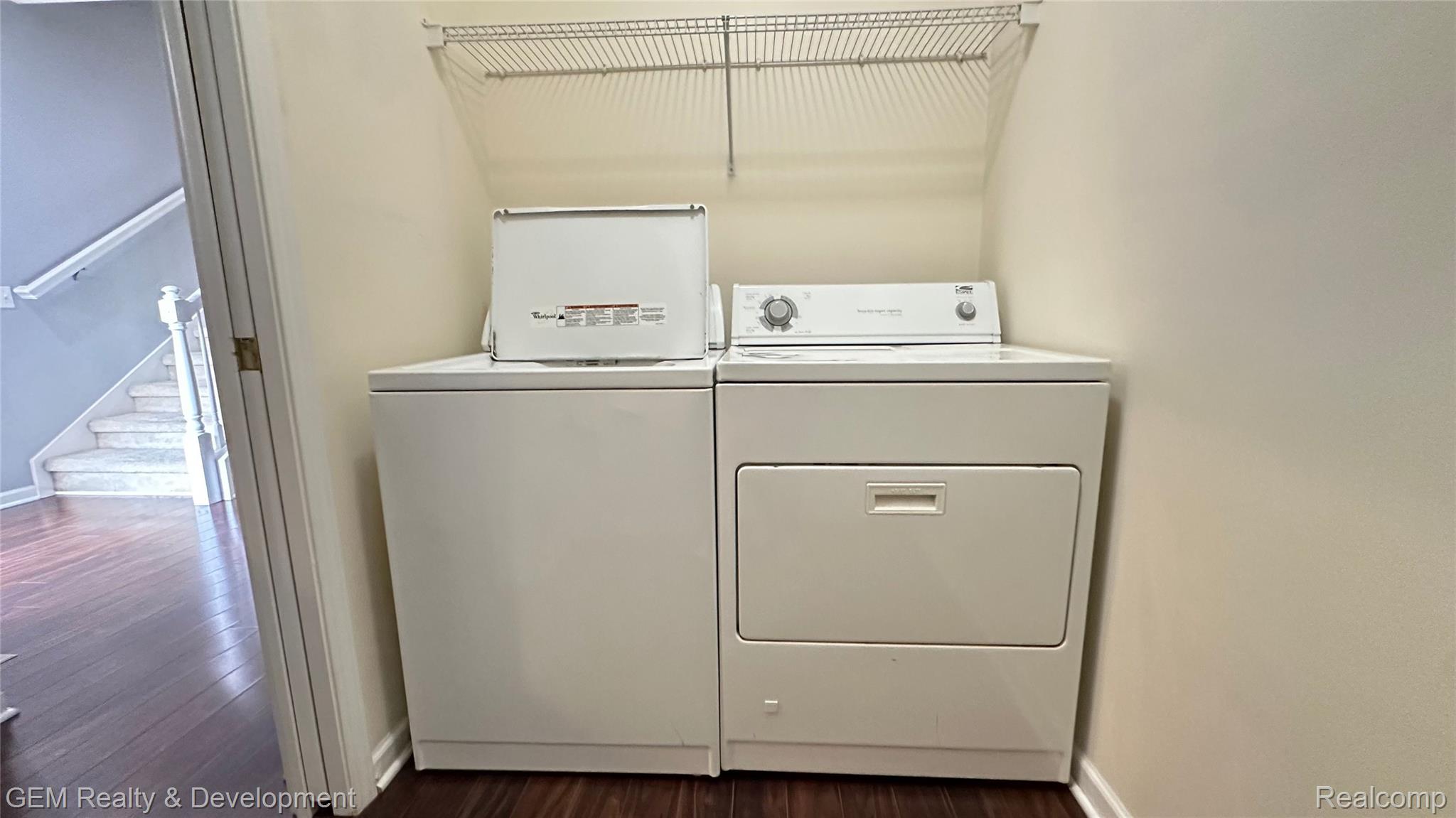 5555 Woodruff Shore Drive Property Photo 8