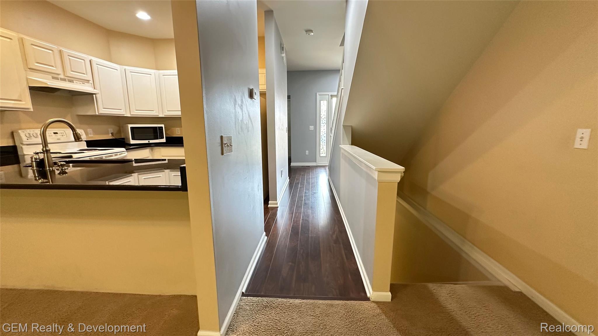 5555 Woodruff Shore Drive Property Photo 9