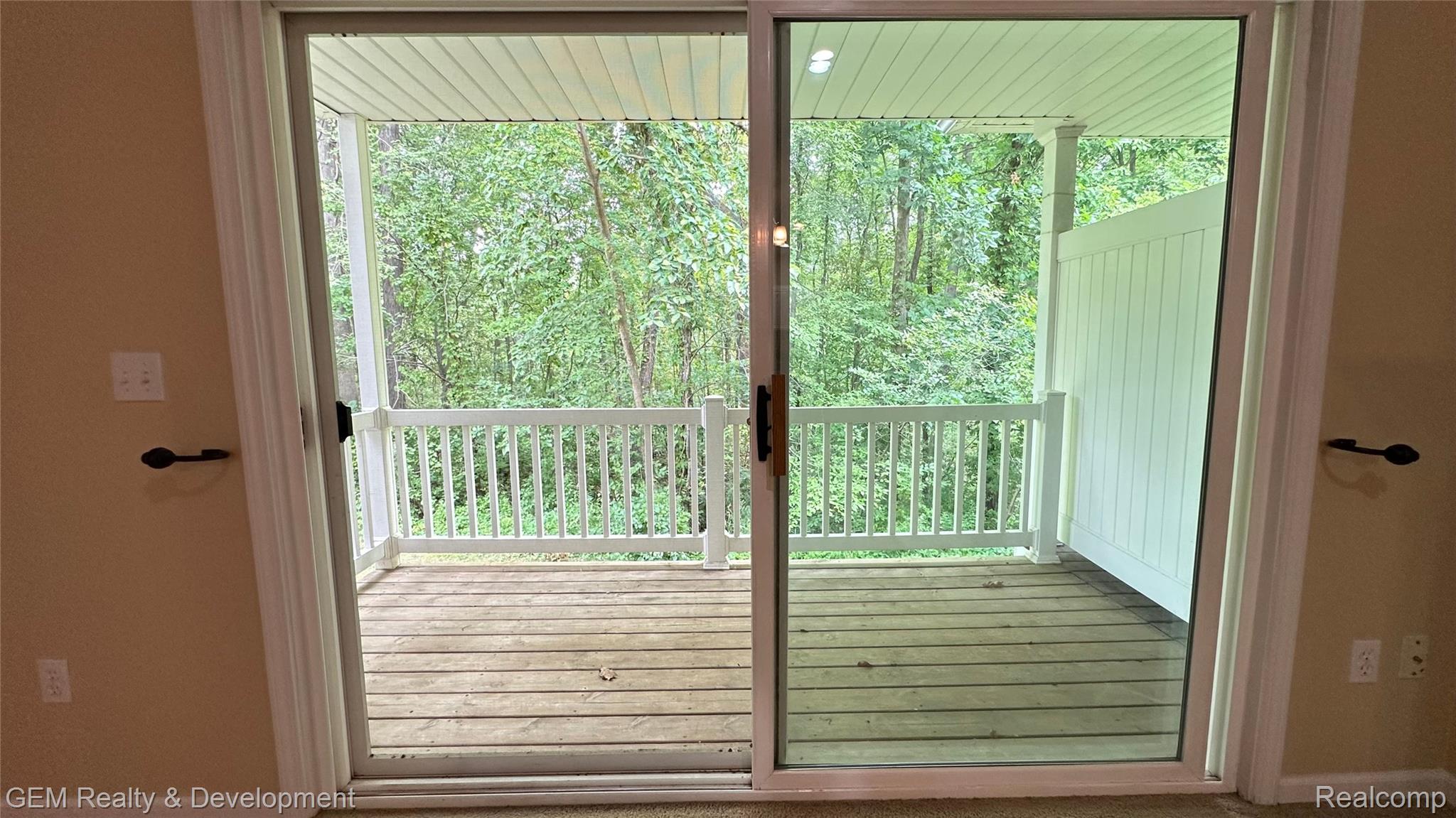 5555 Woodruff Shore Drive Property Photo 12