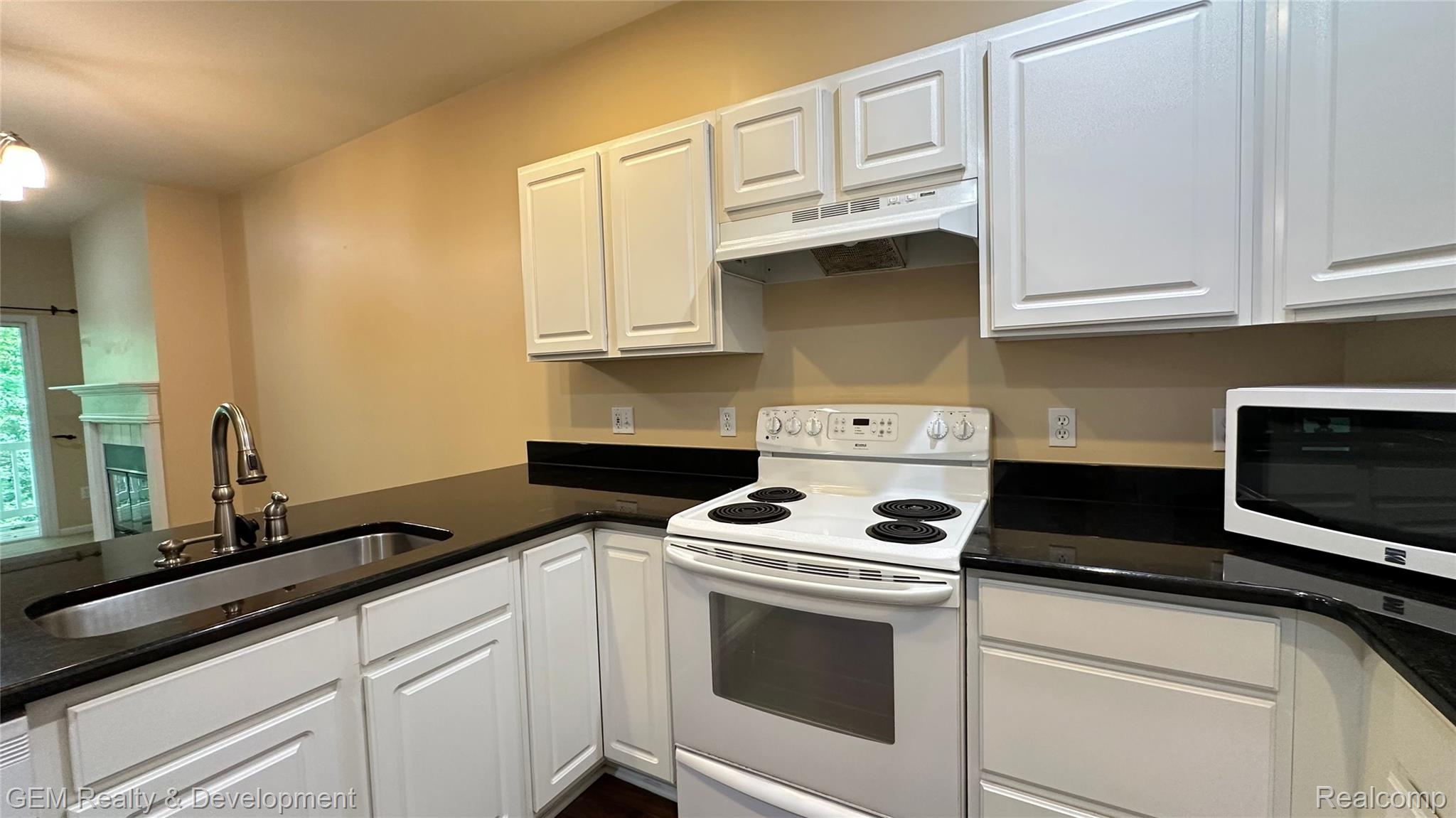 5555 Woodruff Shore Drive Property Photo 16