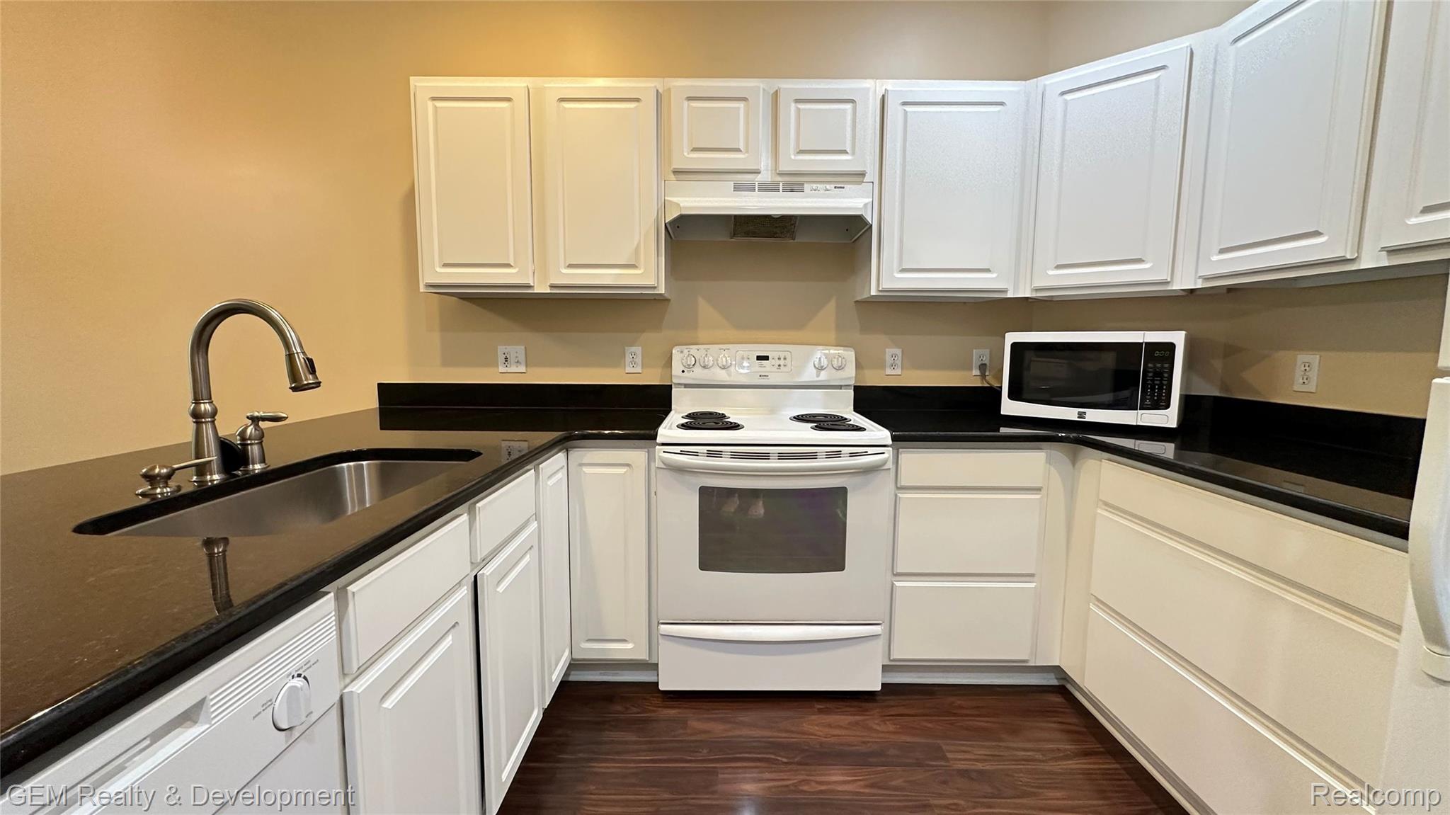 5555 Woodruff Shore Drive Property Photo 17
