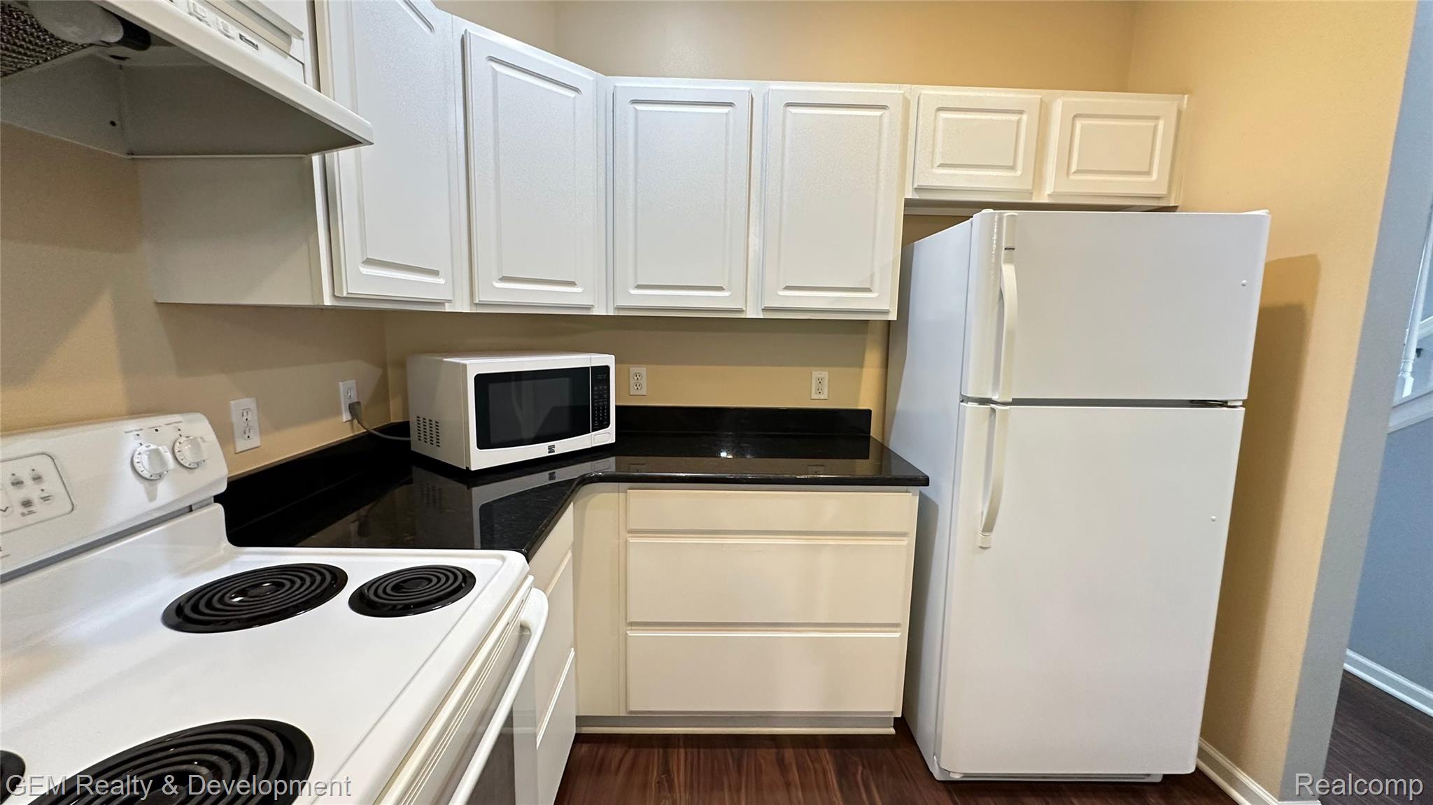 5555 Woodruff Shore Drive Property Photo 18