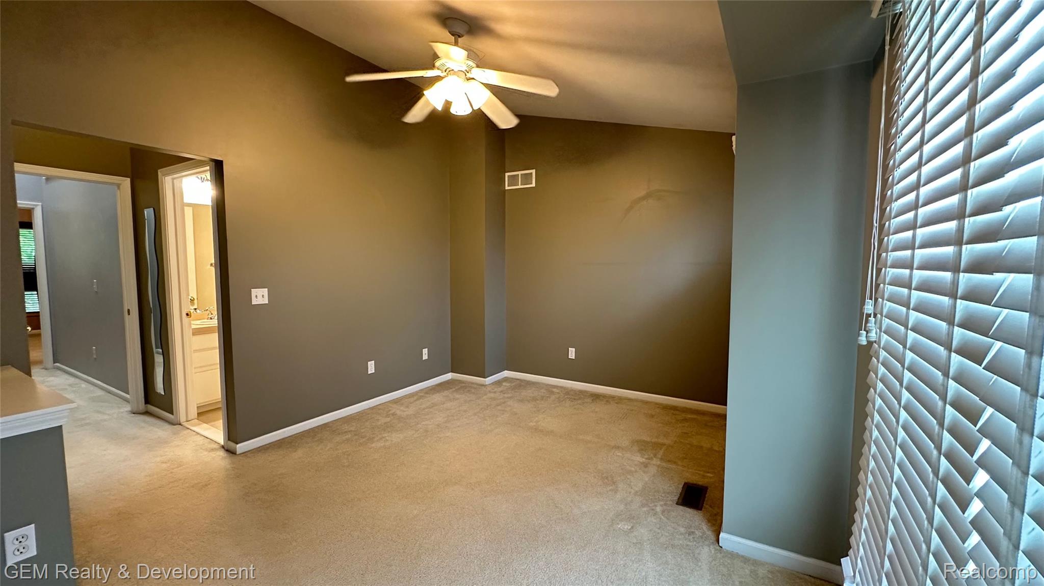 5555 Woodruff Shore Drive Property Photo 22