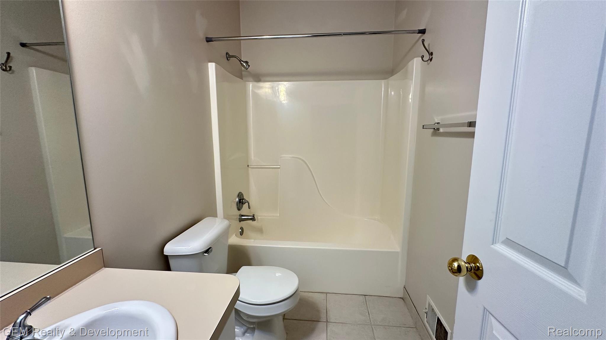 5555 Woodruff Shore Drive Property Photo 25