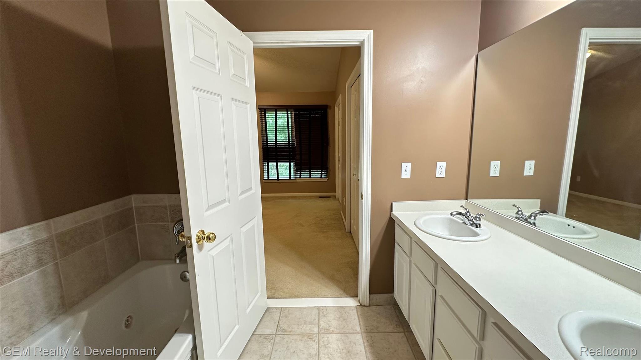 5555 Woodruff Shore Drive Property Photo 33