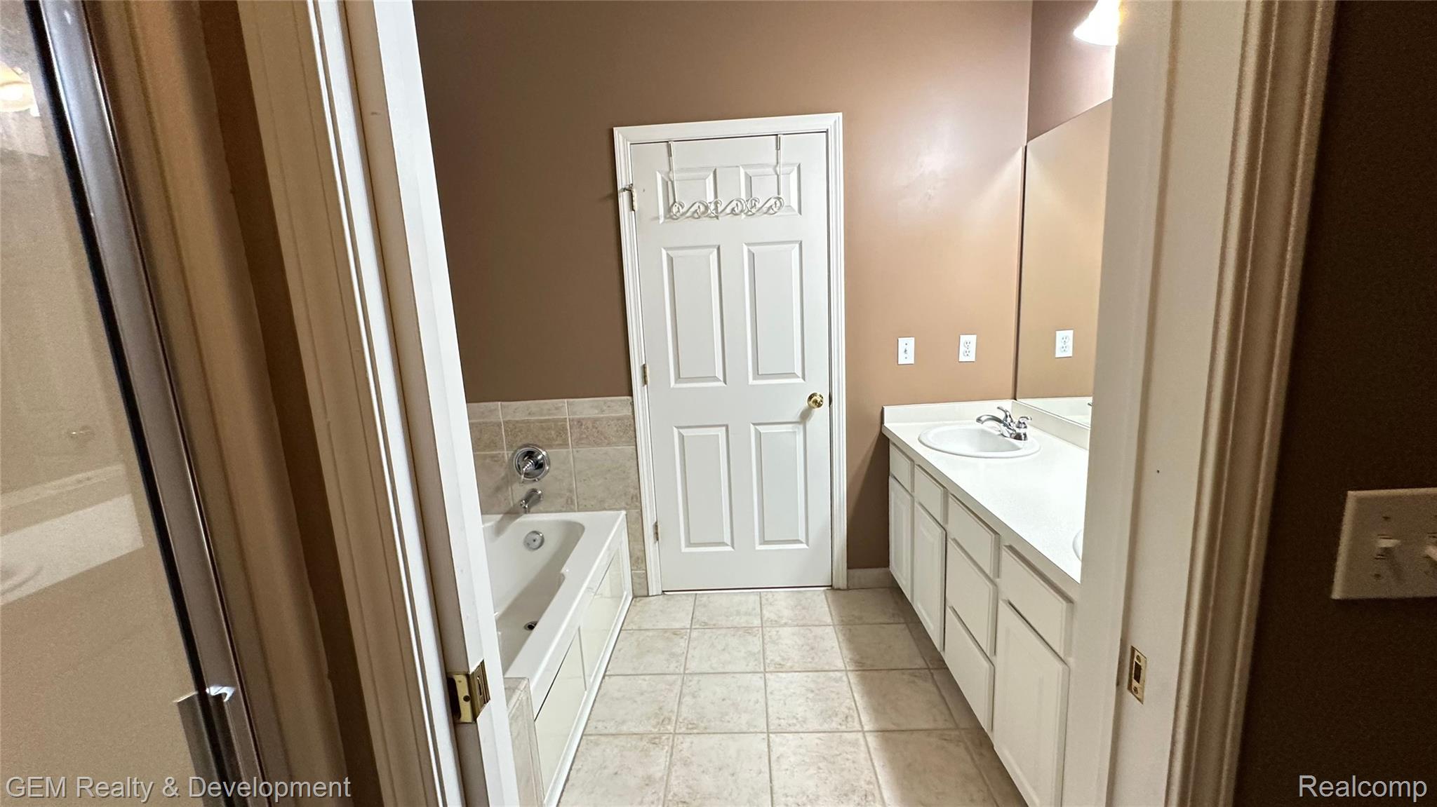 5555 Woodruff Shore Drive Property Photo 34
