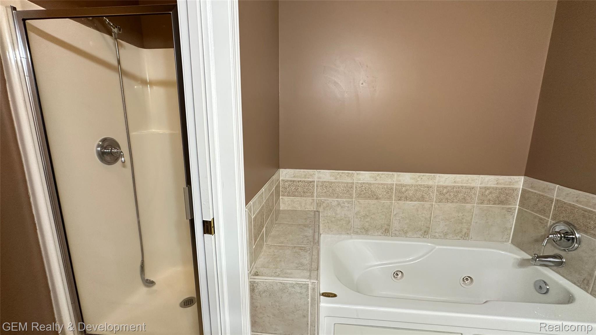 5555 Woodruff Shore Drive Property Photo 36