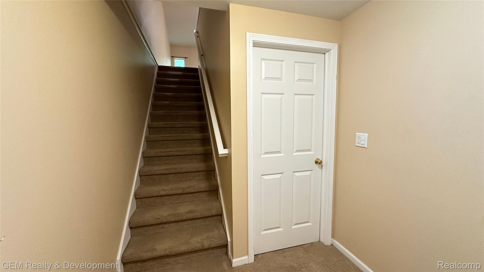 5555 Woodruff Shore Drive Property Photo 38