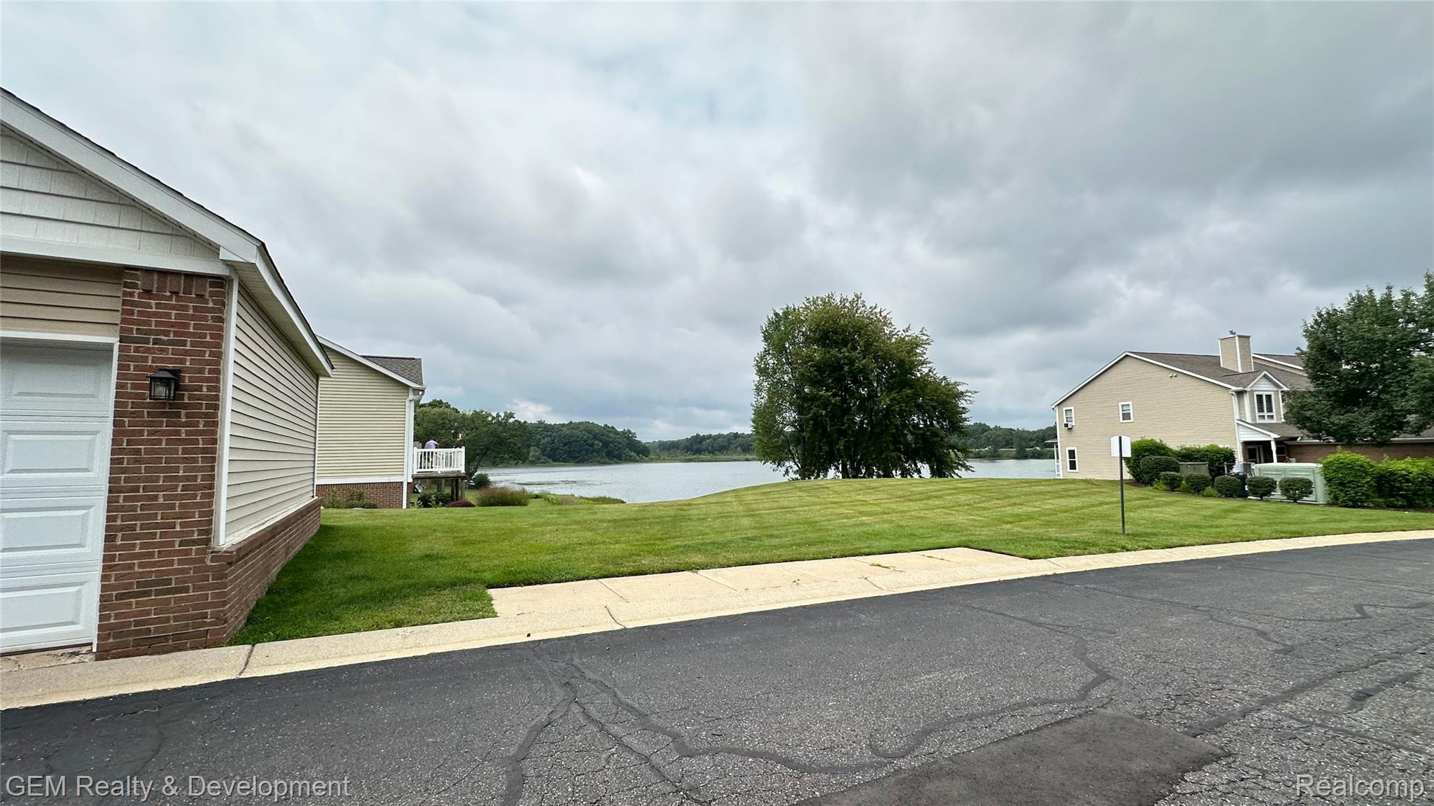 5555 Woodruff Shore Drive Property Photo 45