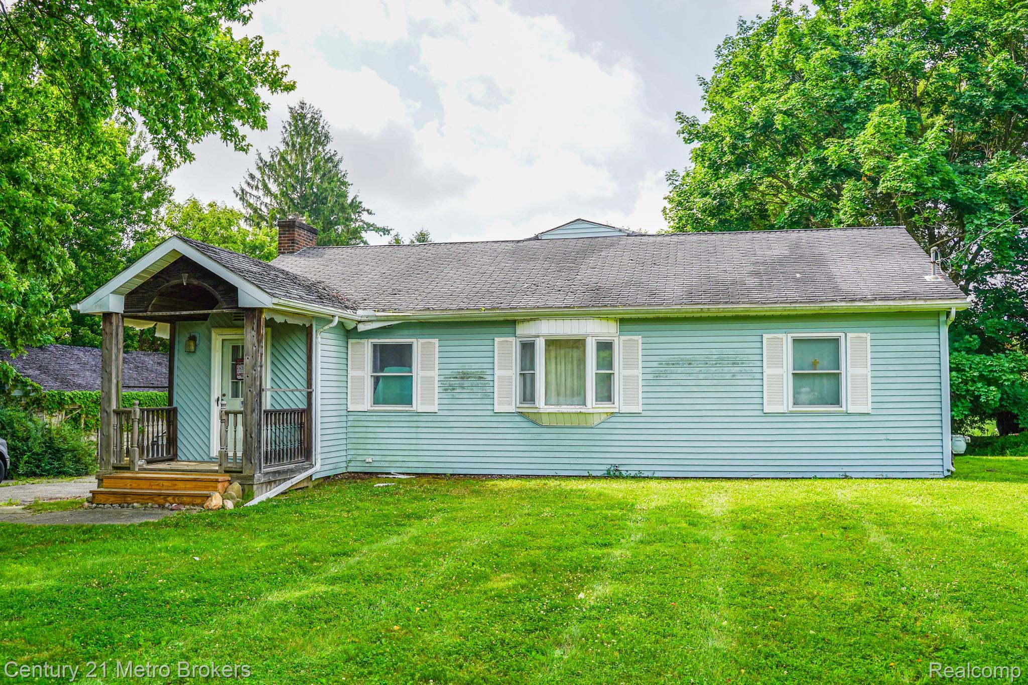 8294 Davison Road Property Photo 1