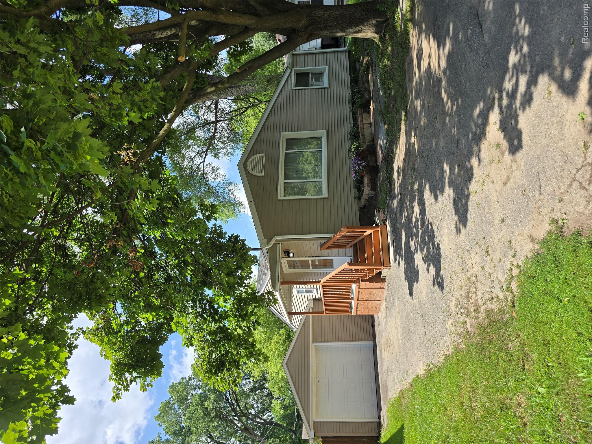 21411 Collingham Avenue Property Photo 1