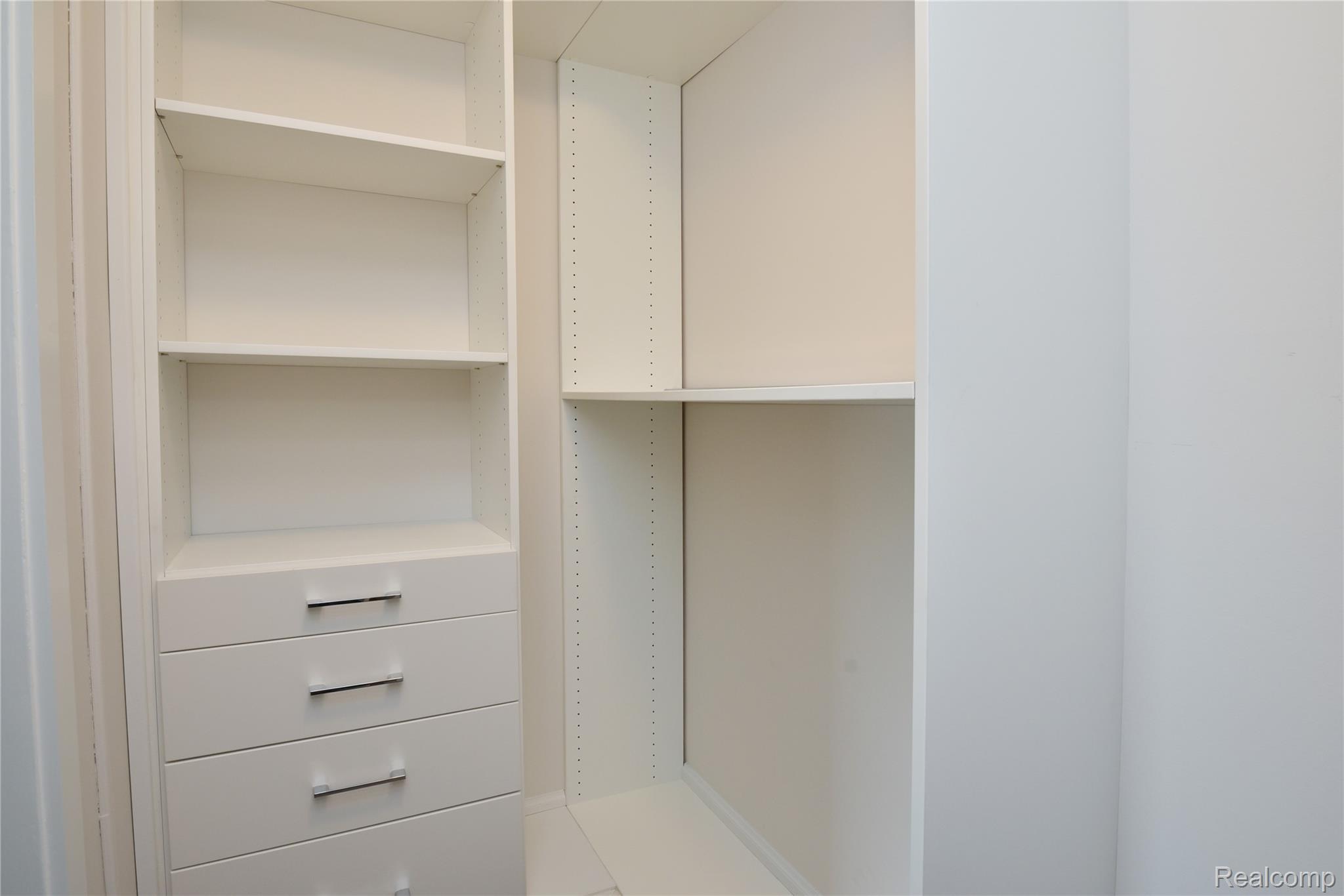 211 E Merrill Street 404 Property Photo 10