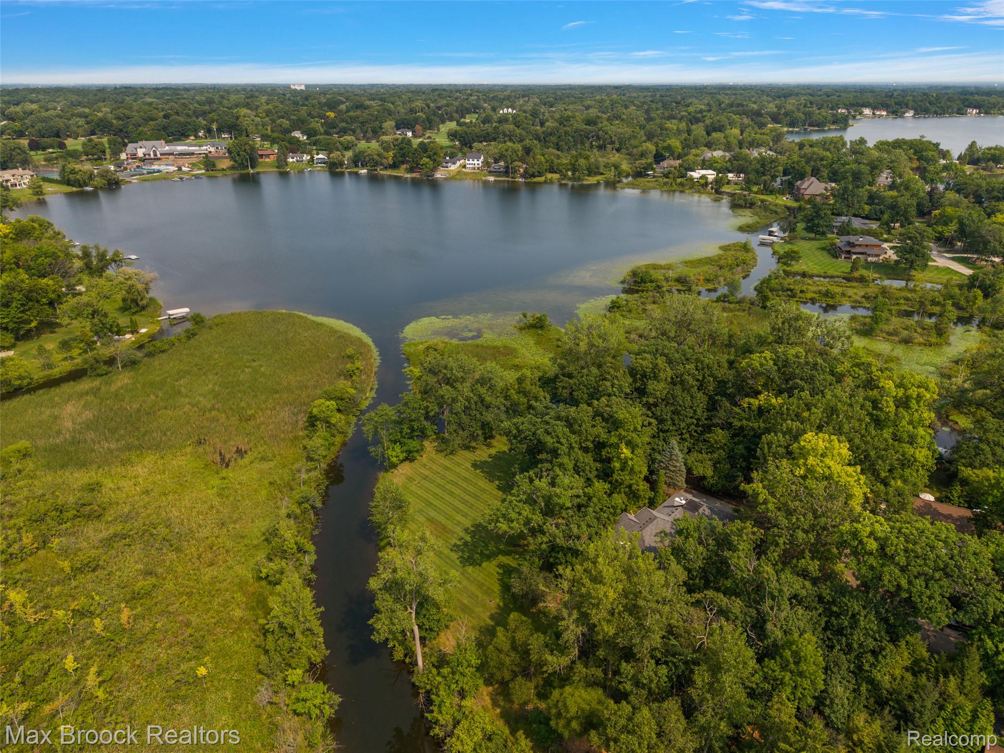 1574 Indianwood Court Property Photo 1