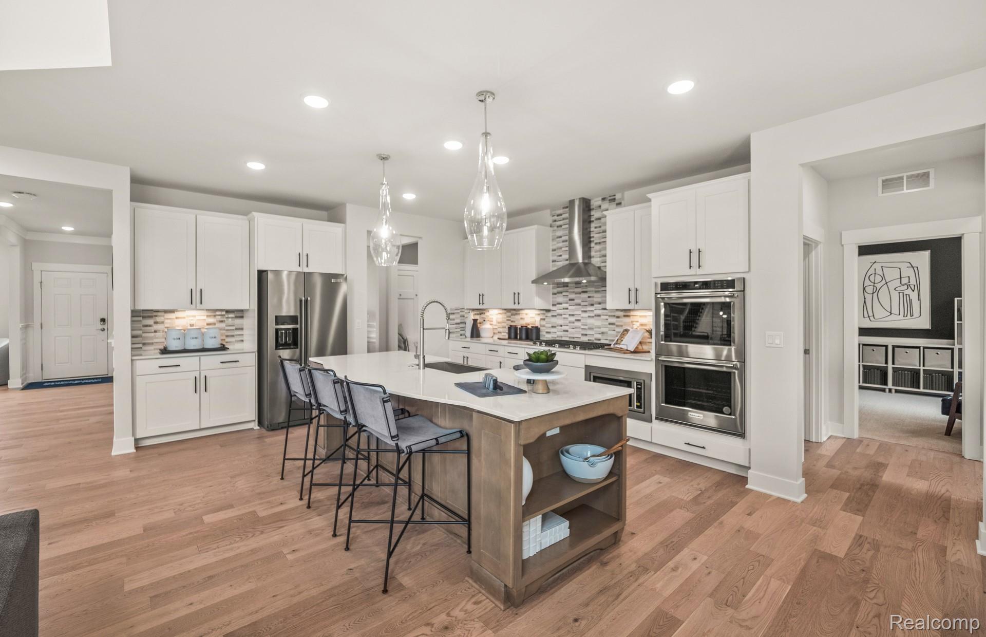 22546 Pondview Drive Property Photo 11