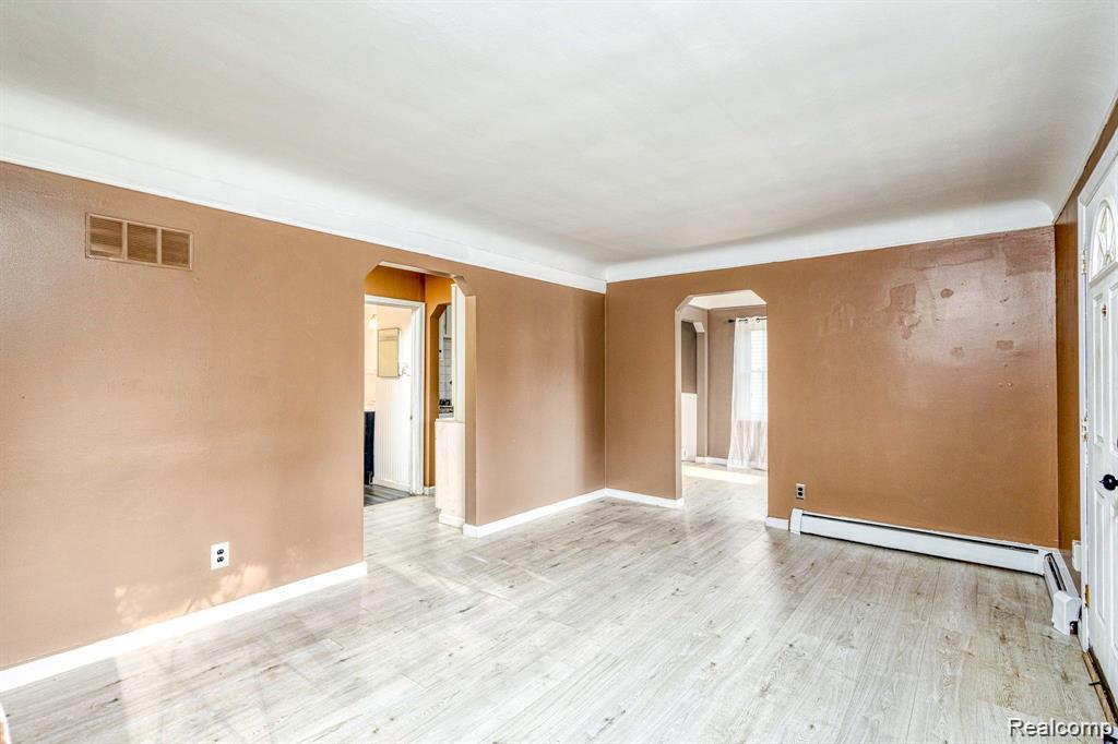24646 Grove Avenue Property Photo 4