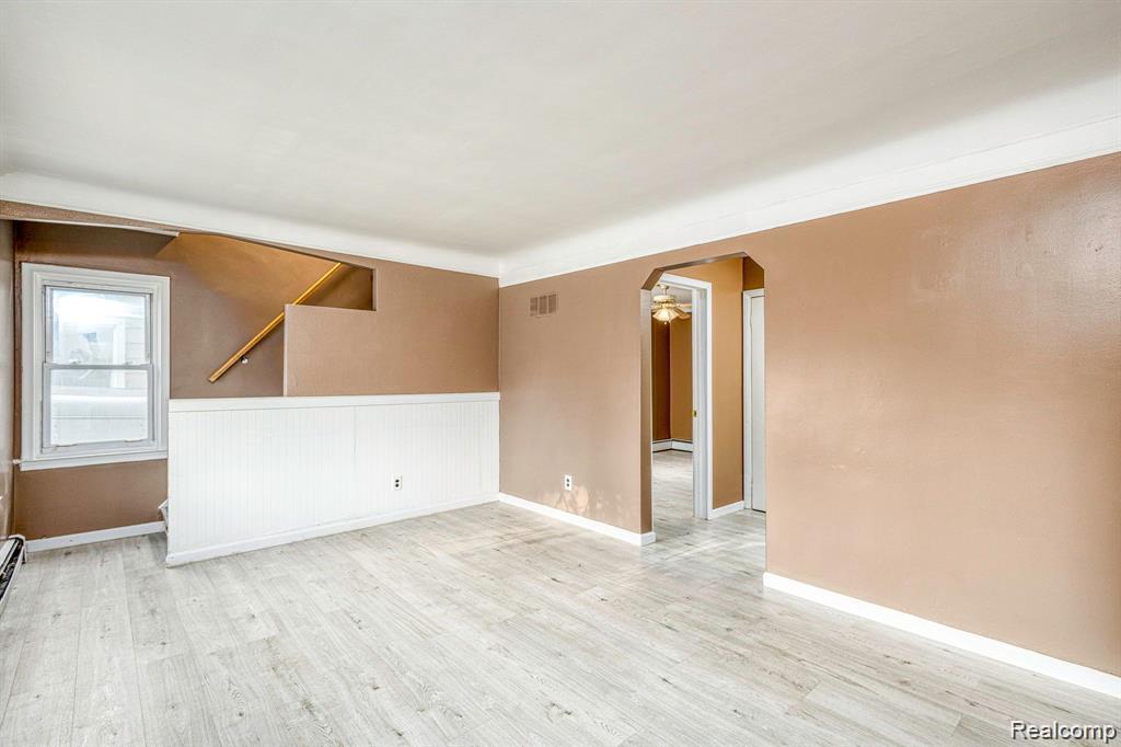 24646 Grove Avenue Property Photo 6