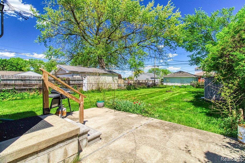 24646 Grove Avenue Property Photo 17
