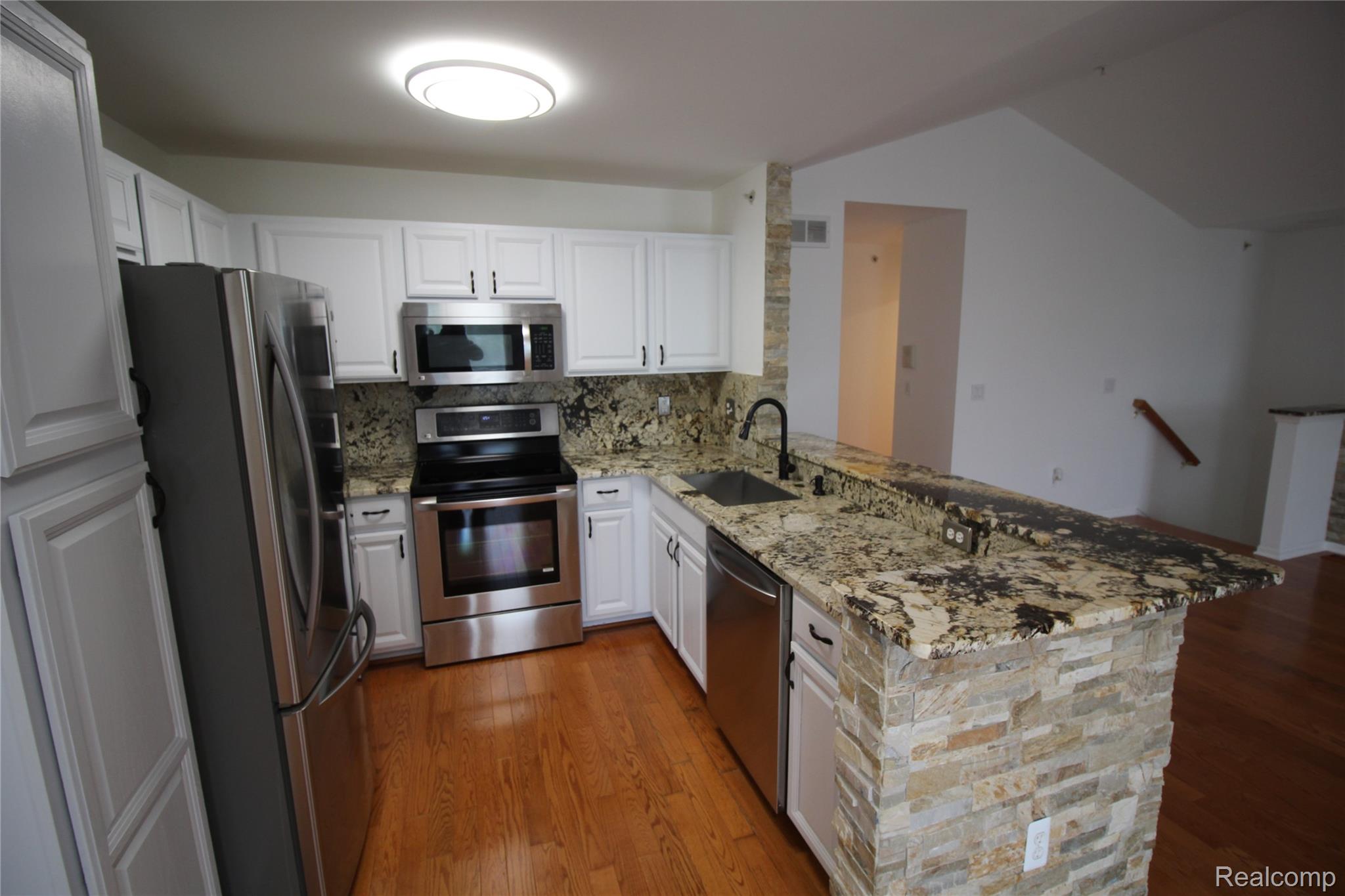 2224 Leighton Drive Property Photo 3