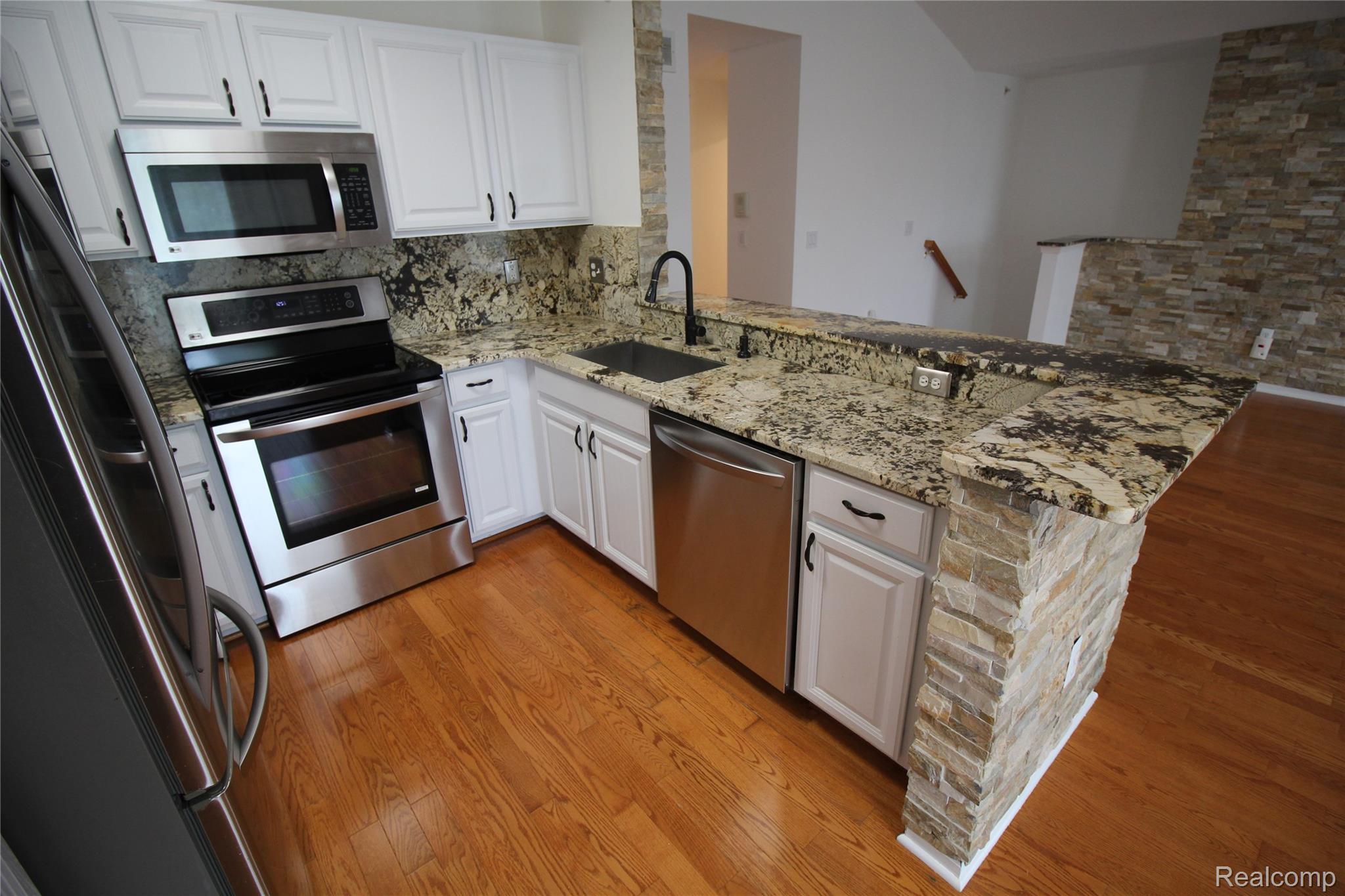 2224 Leighton Drive Property Photo 6