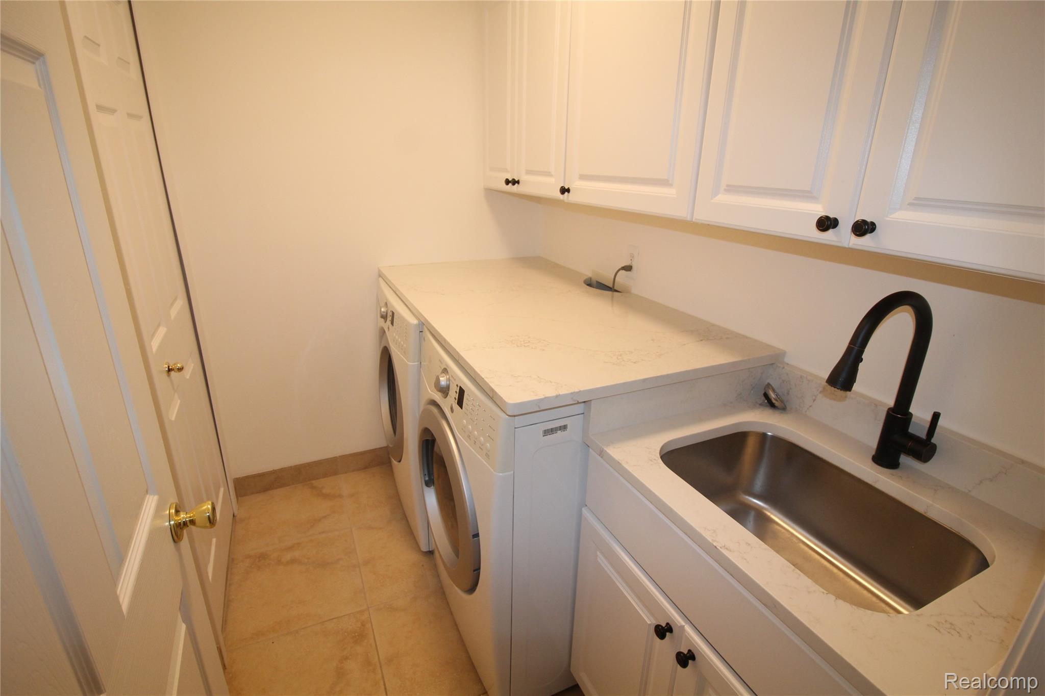 2224 Leighton Drive Property Photo 12