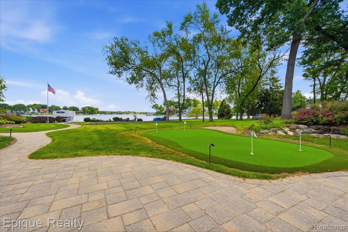 4312 Sashabaw Road Property Photo 8