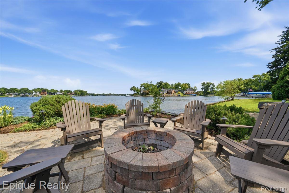 4312 Sashabaw Road Property Photo 9