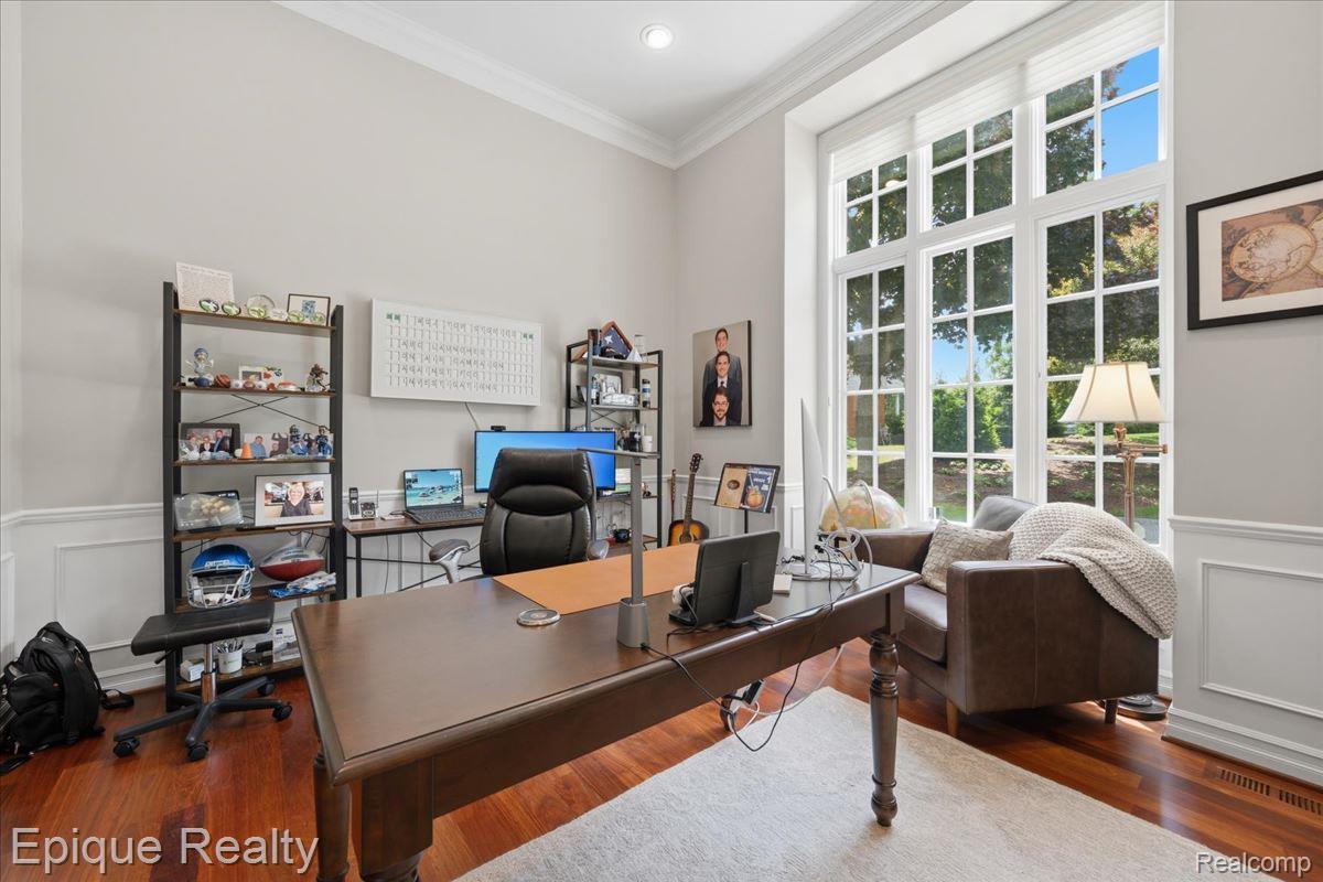4312 Sashabaw Road Property Photo 18