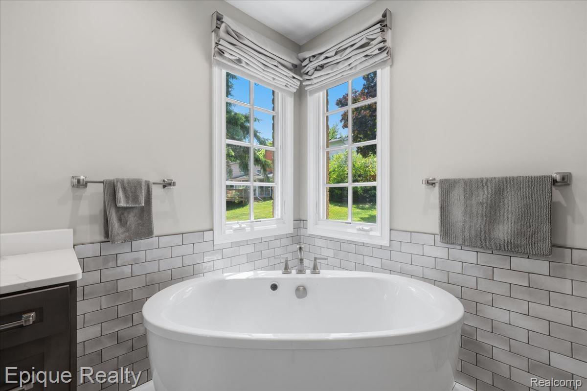4312 Sashabaw Road Property Photo 45