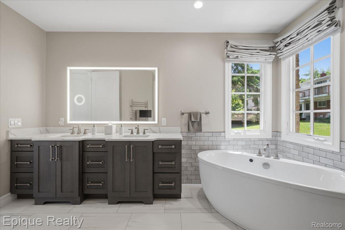 4312 Sashabaw Road Property Photo 48