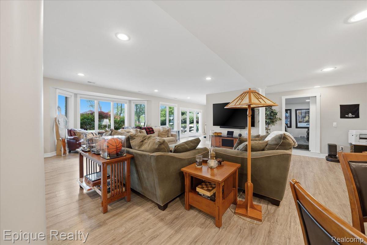 4312 Sashabaw Road Property Photo 69