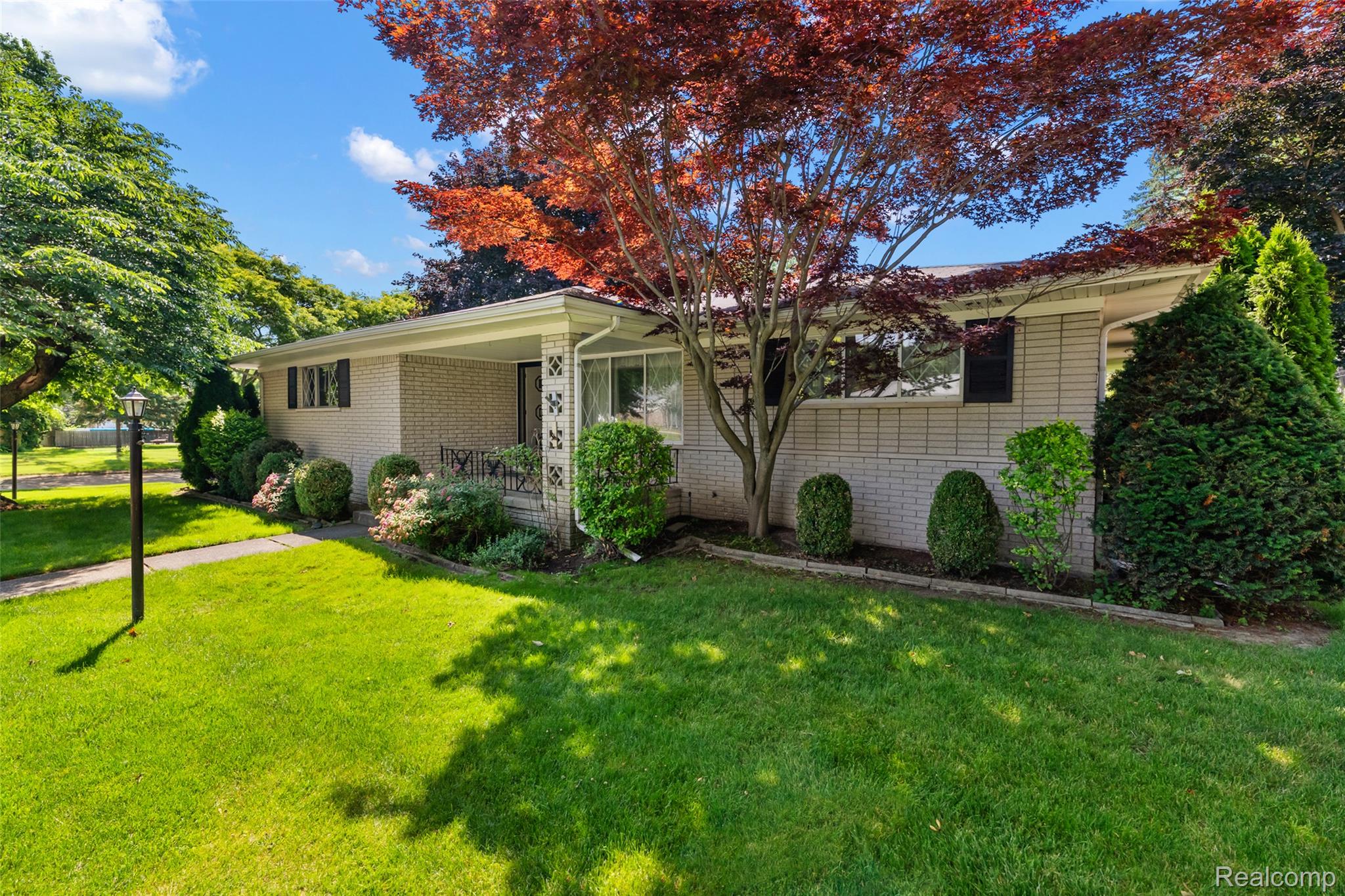 17048 Harbor Hill Drive Property Photo 1