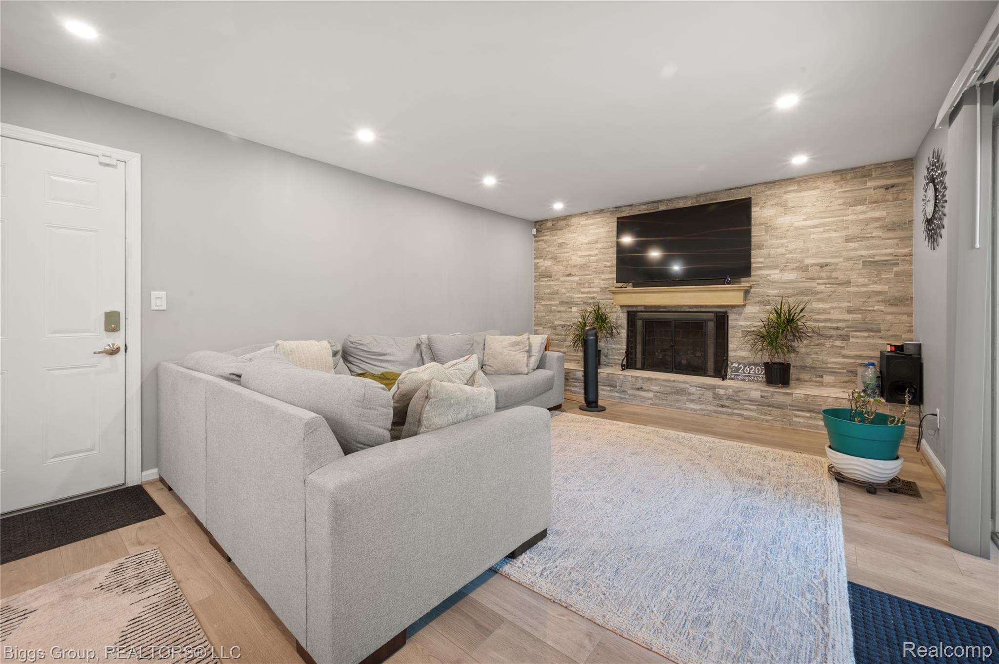 26207 Meadowbrook Way Property Photo 16