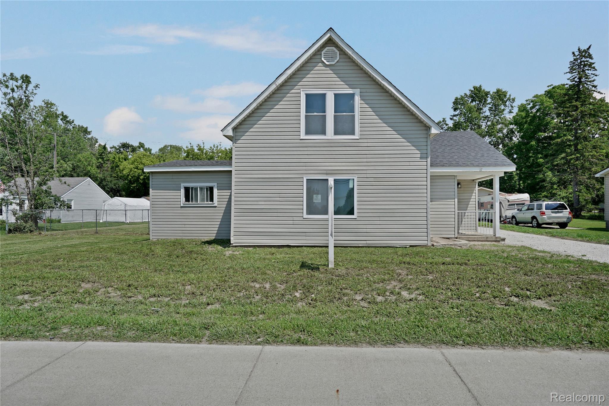914 Chartier Street Property Photo 2